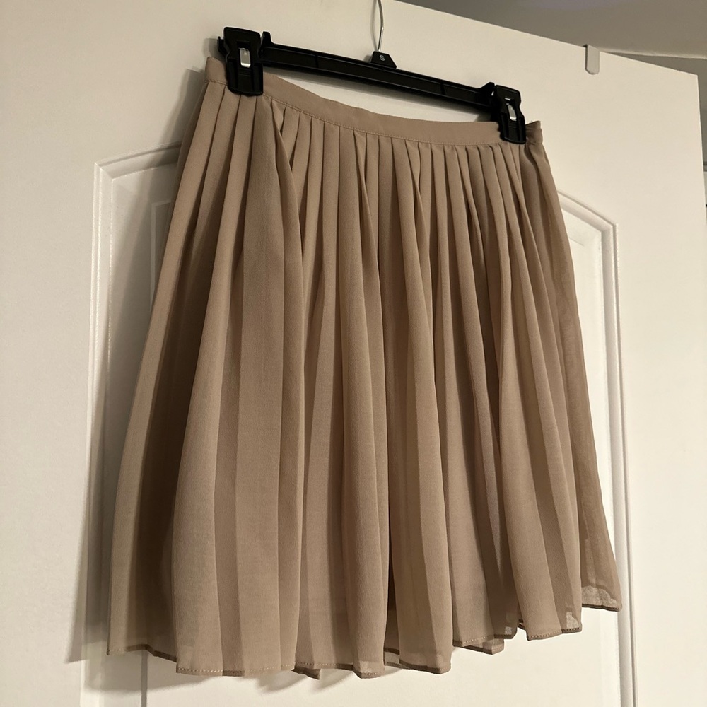 Love 21 Women’s Small beige/tan above the knee pleated skirt
